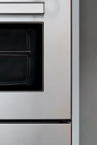 Close up of bottom right corner of Bertazzoni's 45cm Combi-Microwave Oven, silver